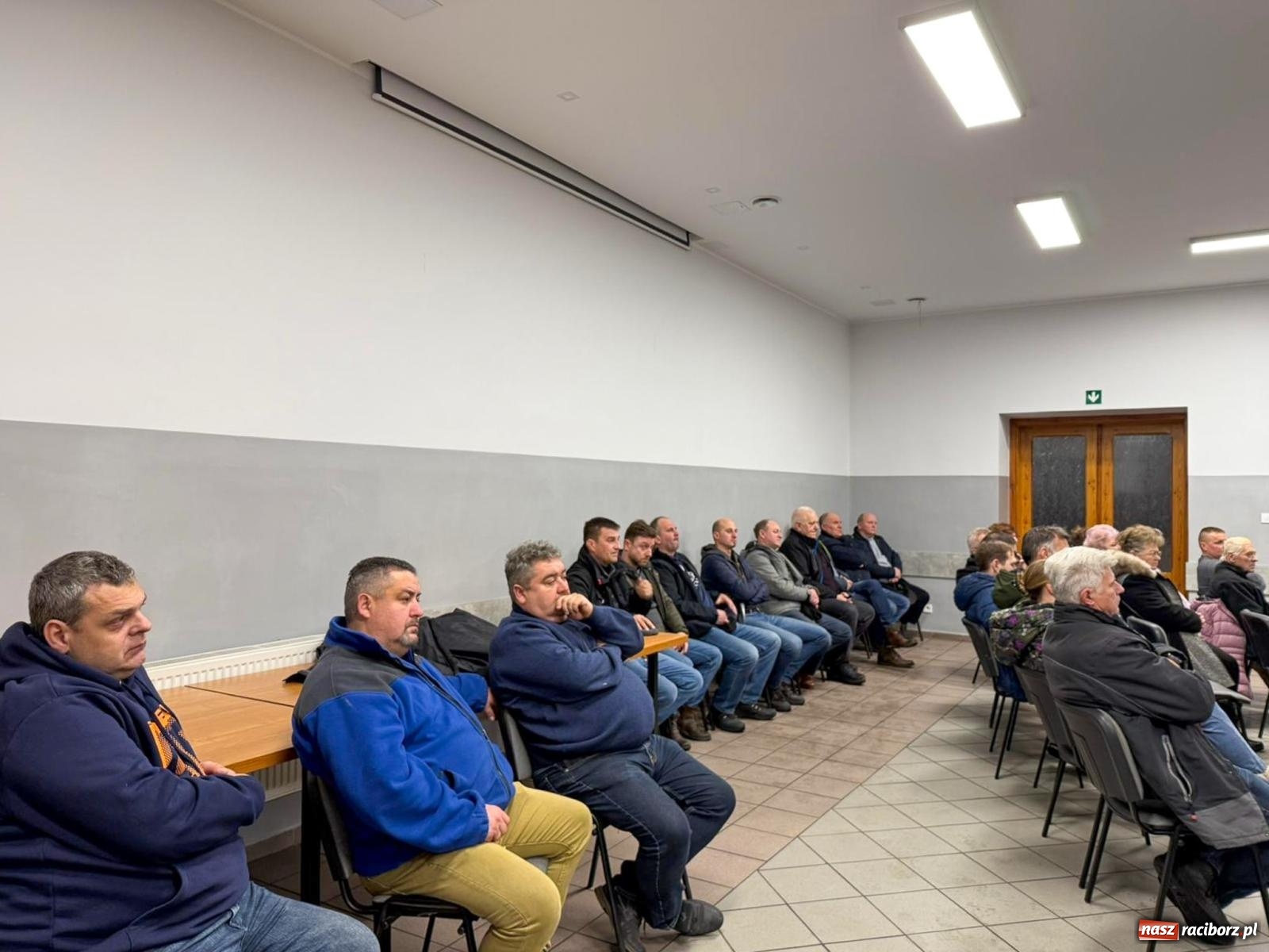 Zdjęcie w galerii na portalu naszraciborz.pl: Mieszkańcy Brzezia skierują petycję do władz miasta - piątkowe spotkanie w remizie OSP wiadomości z regionu