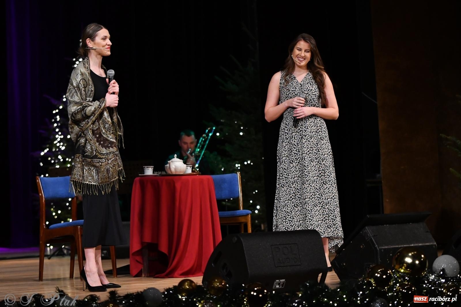 Zdjęcie w galerii na portalu naszraciborz.pl: Anna & Anna – koncert fabularyzowany poruszył publiczność w RCK wiadomości z regionu