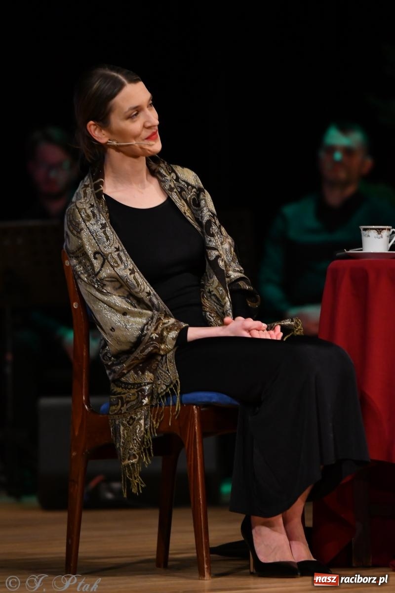Zdjęcie w galerii na portalu naszraciborz.pl: Anna & Anna – koncert fabularyzowany poruszył publiczność w RCK wiadomości z regionu