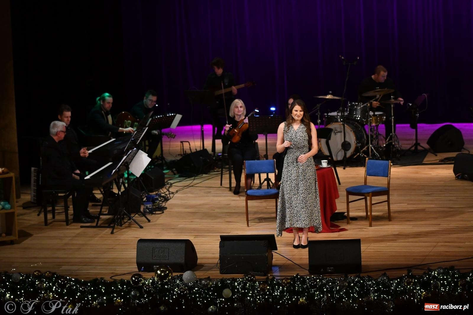 Zdjęcie w galerii na portalu naszraciborz.pl: Anna & Anna – koncert fabularyzowany poruszył publiczność w RCK wiadomości z regionu
