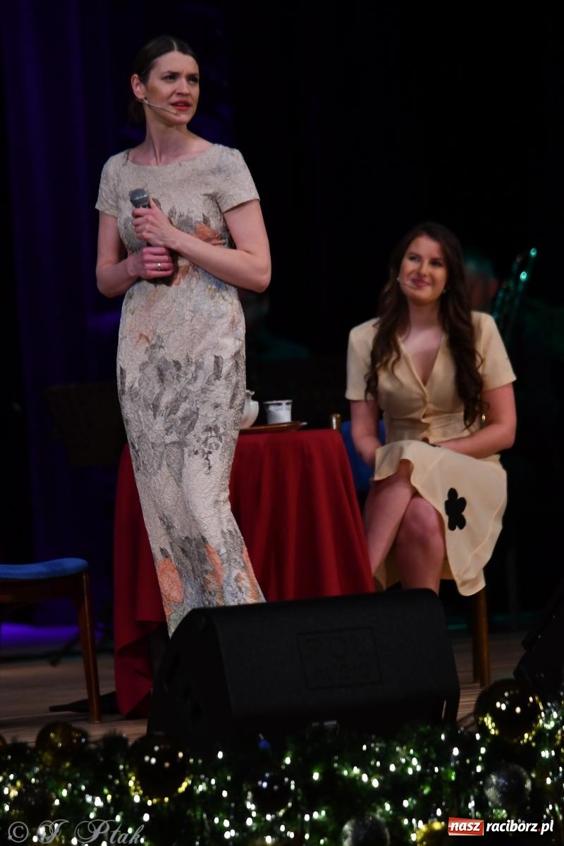 Zdjęcie w galerii na portalu naszraciborz.pl: Anna & Anna – koncert fabularyzowany poruszył publiczność w RCK wiadomości z regionu