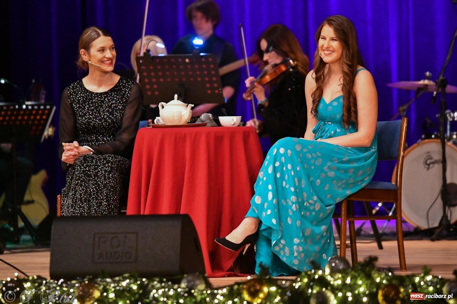 Zdjęcie w galerii na portalu naszraciborz.pl: Anna & Anna – koncert fabularyzowany poruszył publiczność w RCK wiadomości z regionu