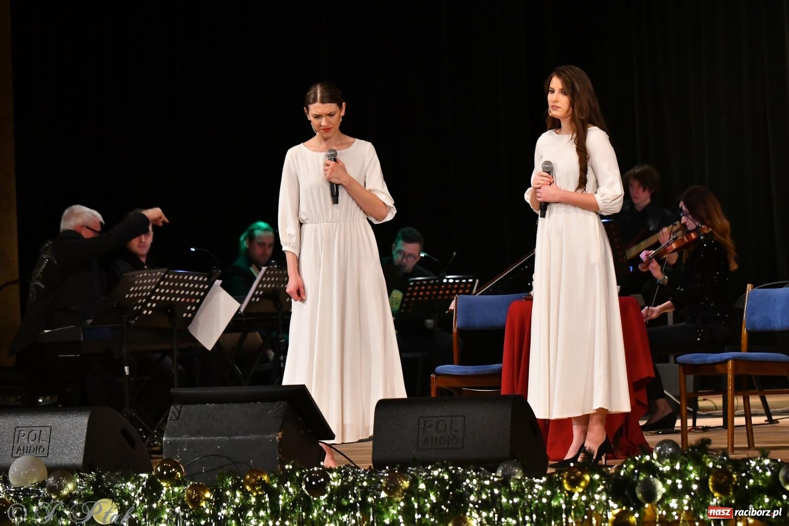 Zdjęcie w galerii na portalu naszraciborz.pl: Anna & Anna – koncert fabularyzowany poruszył publiczność w RCK wiadomości z regionu