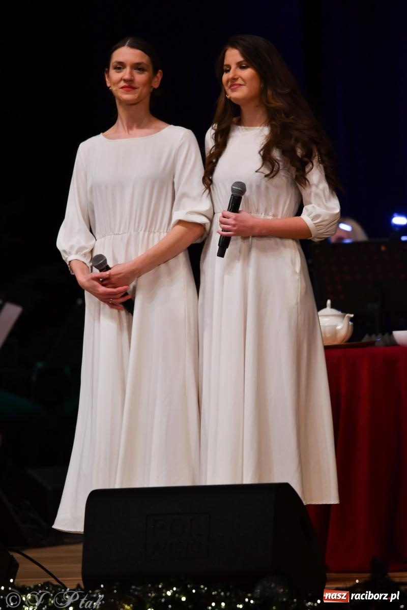 Zdjęcie w galerii na portalu naszraciborz.pl: Anna & Anna – koncert fabularyzowany poruszył publiczność w RCK wiadomości z regionu