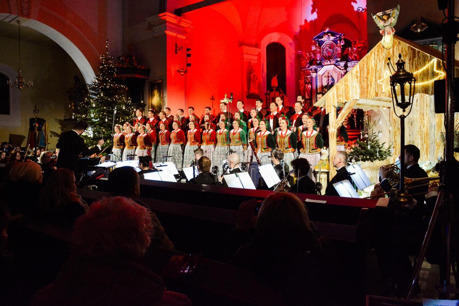Zdjęcie w galerii na portalu naszraciborz.pl: Cicha noc Zespołu Śląsk zabrzmiała w Raciborzu [FOTO i WIDEO] wiadomości z regionu