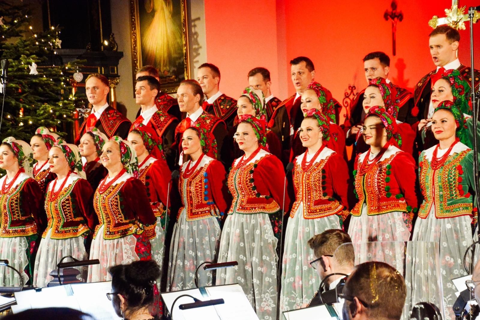 Zdjęcie w galerii na portalu naszraciborz.pl: Cicha noc Zespołu Śląsk zabrzmiała w Raciborzu [FOTO i WIDEO] wiadomości z regionu