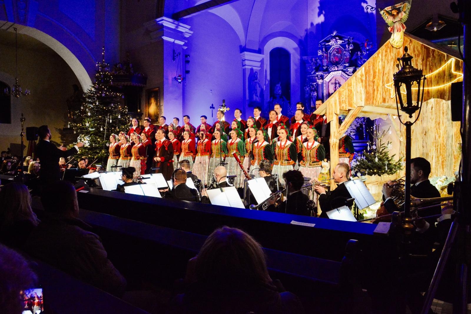 Zdjęcie w galerii na portalu naszraciborz.pl: Cicha noc Zespołu Śląsk zabrzmiała w Raciborzu [FOTO i WIDEO] wiadomości z regionu