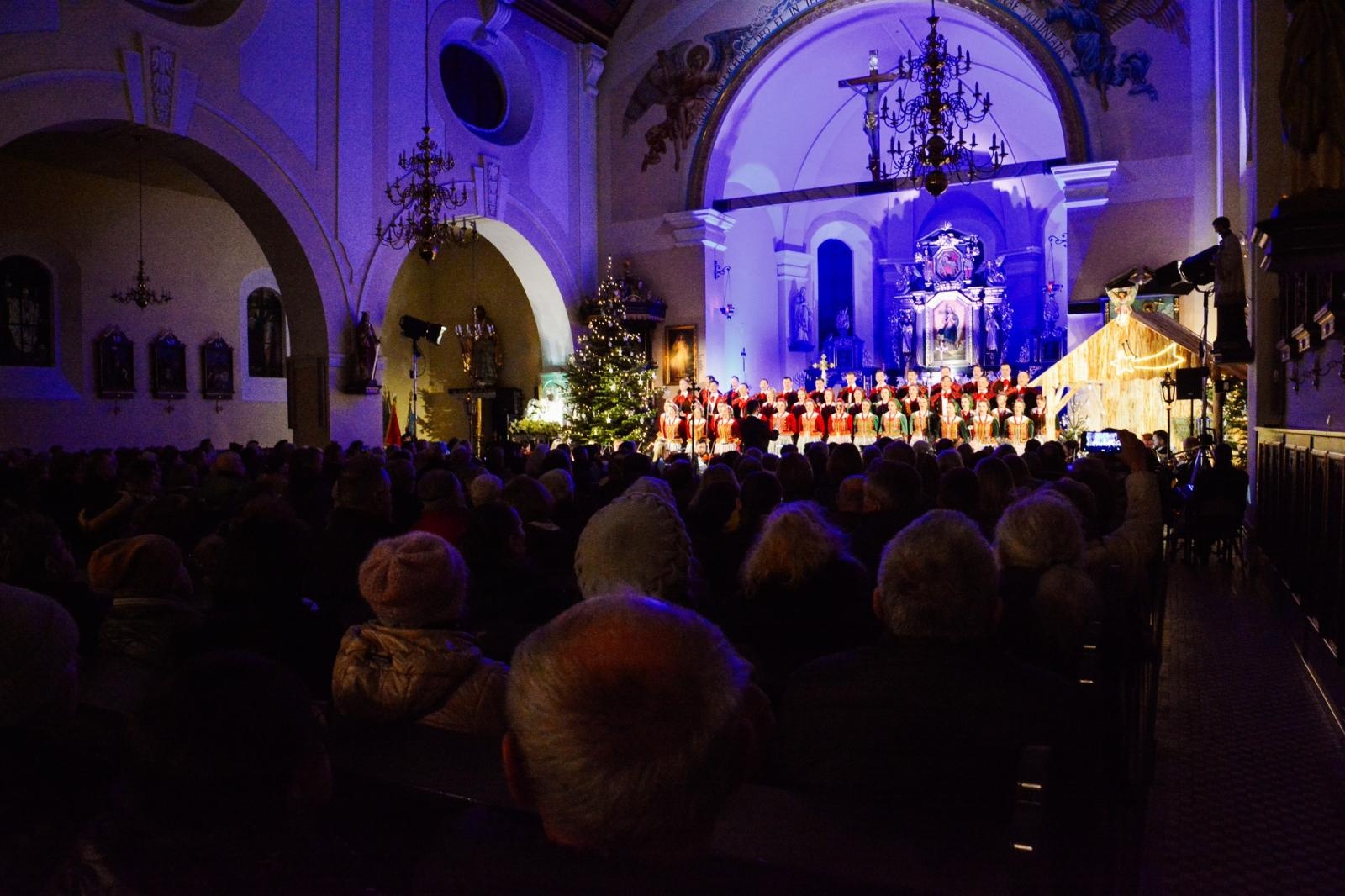 Zdjęcie w galerii na portalu naszraciborz.pl: Cicha noc Zespołu Śląsk zabrzmiała w Raciborzu [FOTO i WIDEO] wiadomości z regionu