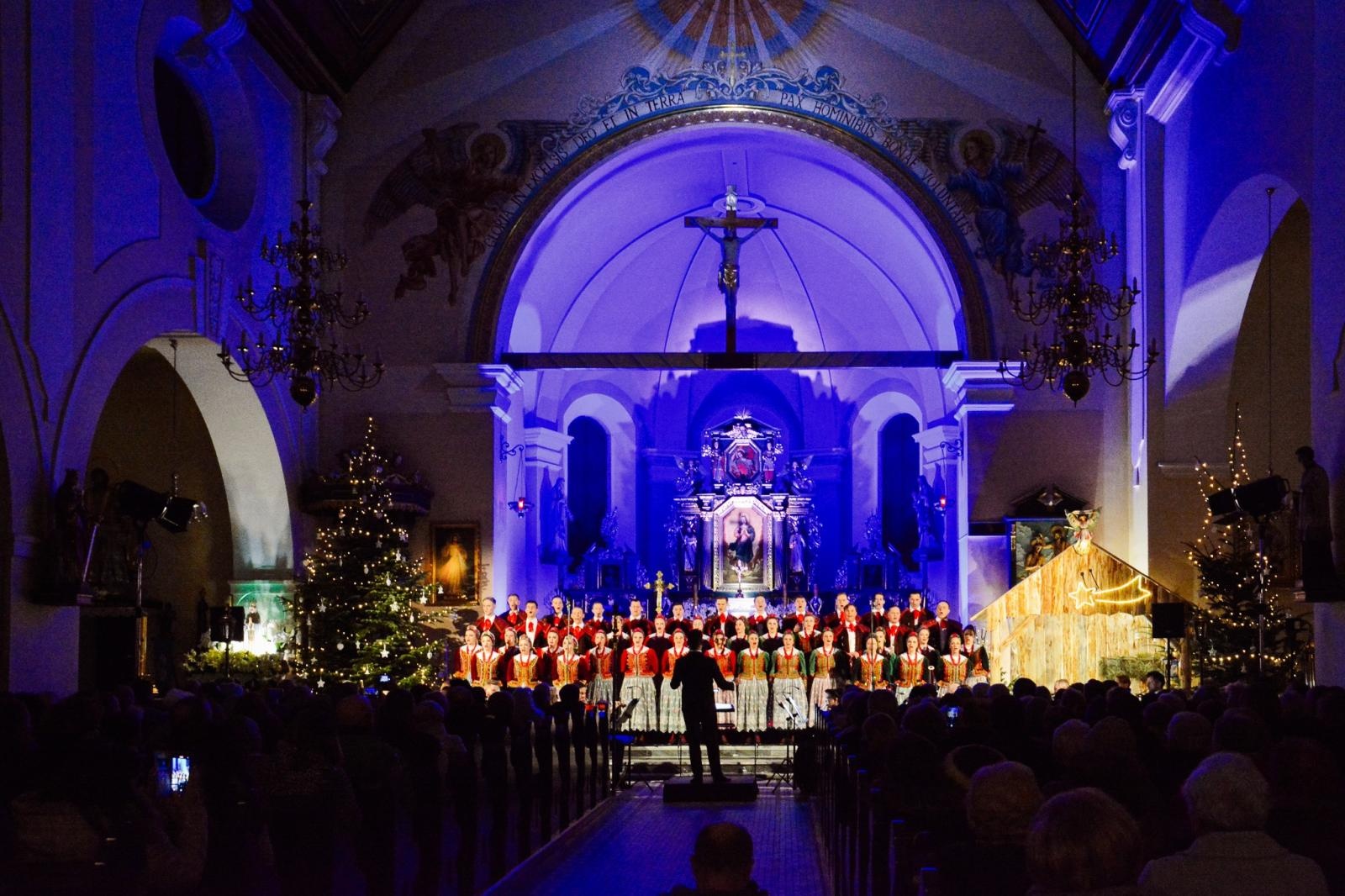 Zdjęcie w galerii na portalu naszraciborz.pl: Cicha noc Zespołu Śląsk zabrzmiała w Raciborzu [FOTO i WIDEO] wiadomości z regionu