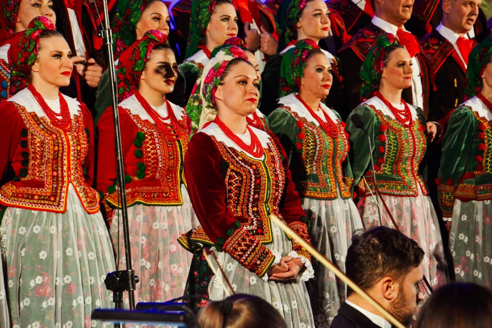 Zdjęcie w galerii na portalu naszraciborz.pl: Cicha noc Zespołu Śląsk zabrzmiała w Raciborzu [FOTO i WIDEO] wiadomości z regionu