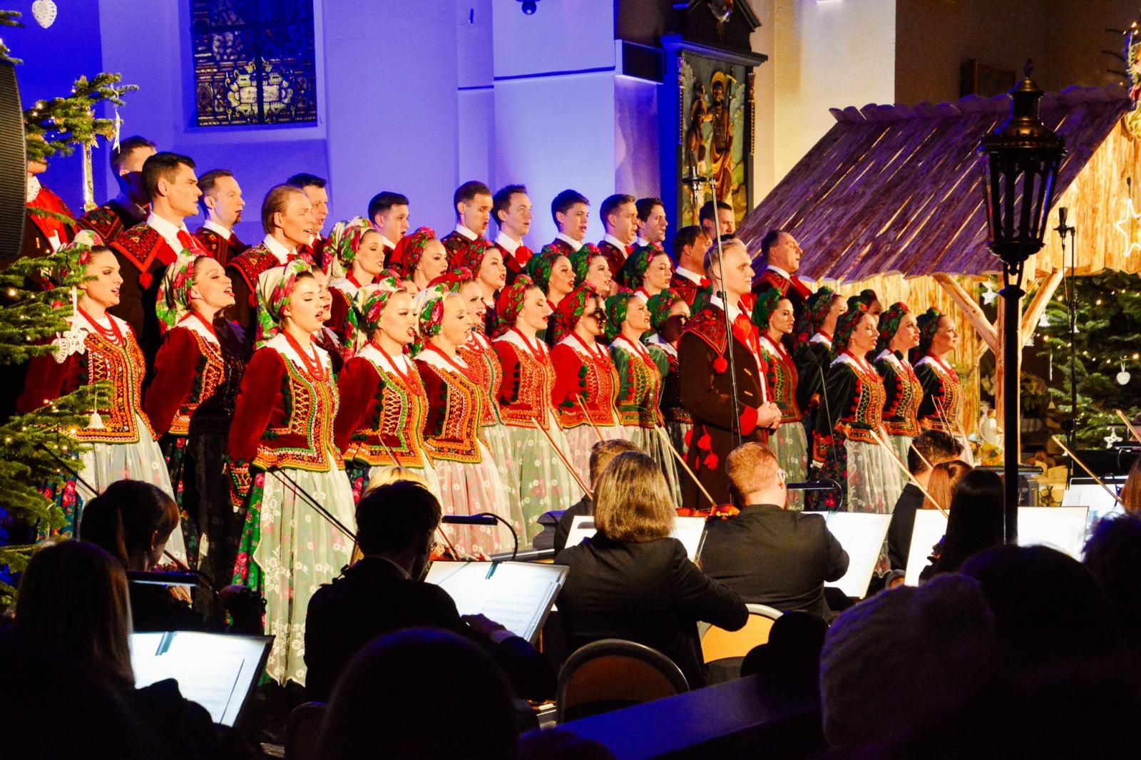 Zdjęcie w galerii na portalu naszraciborz.pl: Cicha noc Zespołu Śląsk zabrzmiała w Raciborzu [FOTO i WIDEO] wiadomości z regionu