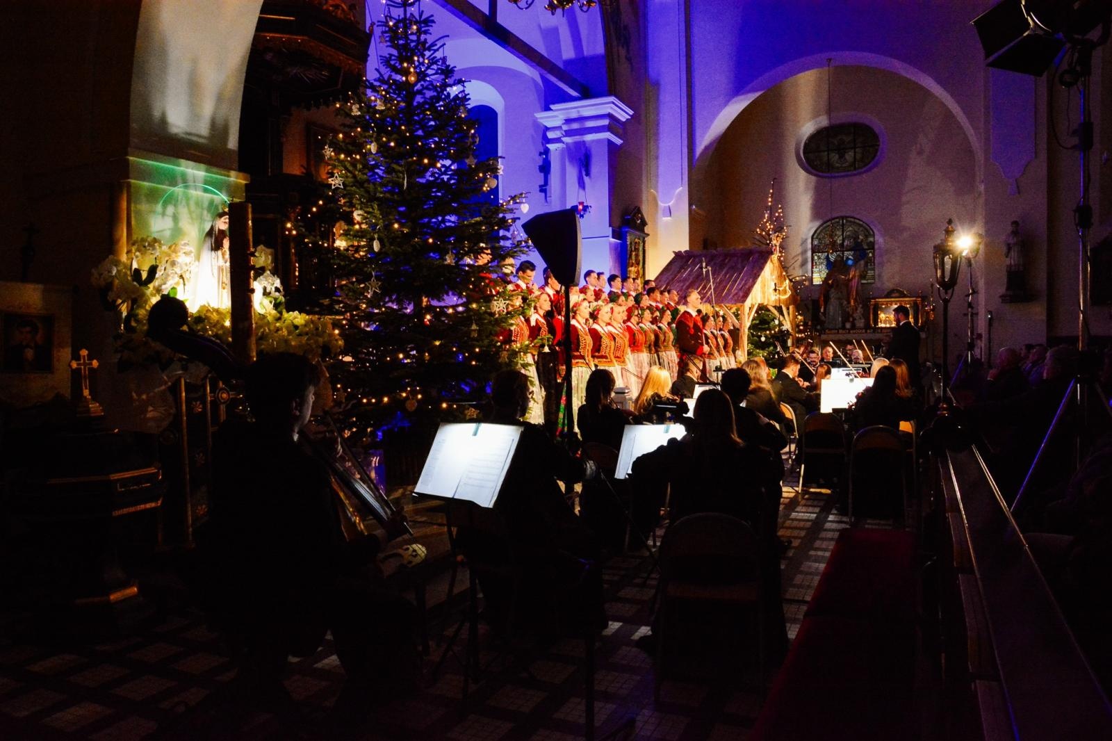 Zdjęcie w galerii na portalu naszraciborz.pl: Cicha noc Zespołu Śląsk zabrzmiała w Raciborzu [FOTO i WIDEO] wiadomości z regionu