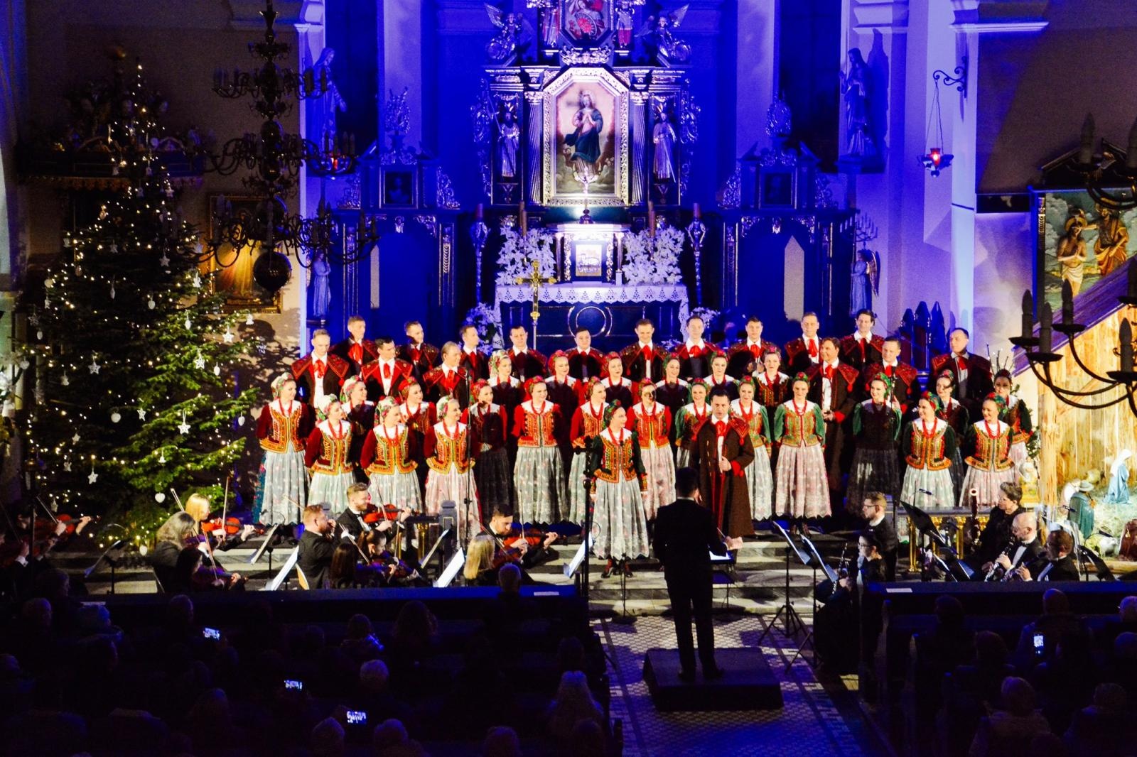 Zdjęcie w galerii na portalu naszraciborz.pl: Cicha noc Zespołu Śląsk zabrzmiała w Raciborzu [FOTO i WIDEO] wiadomości z regionu