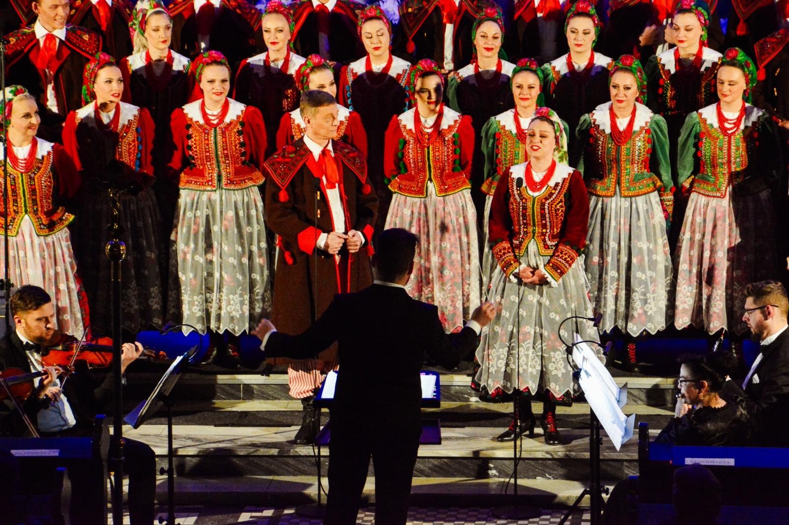 Zdjęcie w galerii na portalu naszraciborz.pl: Cicha noc Zespołu Śląsk zabrzmiała w Raciborzu [FOTO i WIDEO] wiadomości z regionu