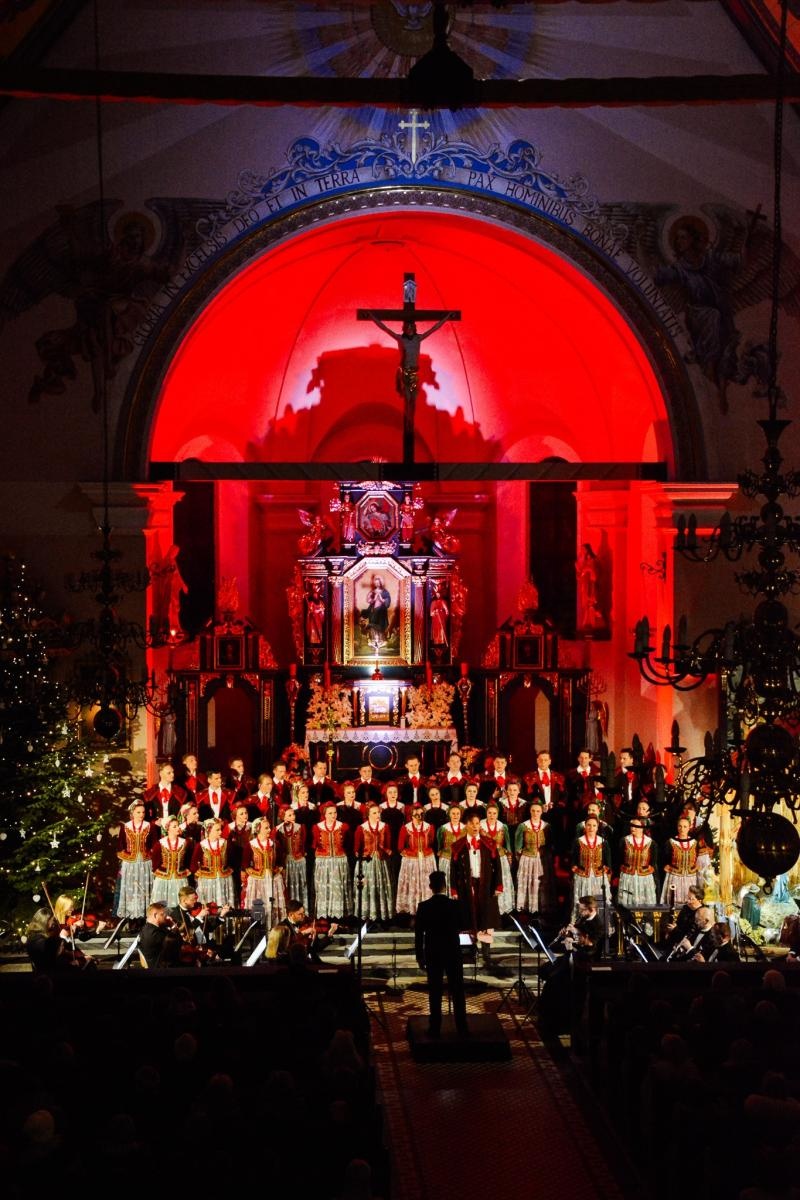 Zdjęcie w galerii na portalu naszraciborz.pl: Cicha noc Zespołu Śląsk zabrzmiała w Raciborzu [FOTO i WIDEO] wiadomości z regionu
