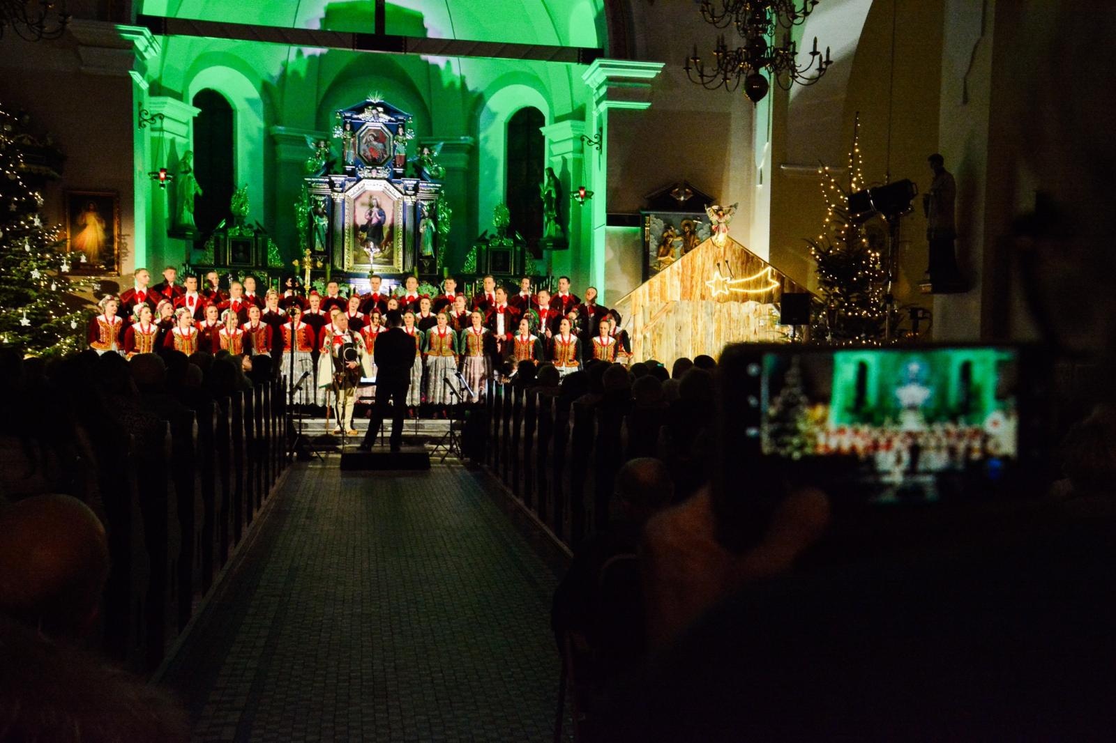Zdjęcie w galerii na portalu naszraciborz.pl: Cicha noc Zespołu Śląsk zabrzmiała w Raciborzu [FOTO i WIDEO] wiadomości z regionu