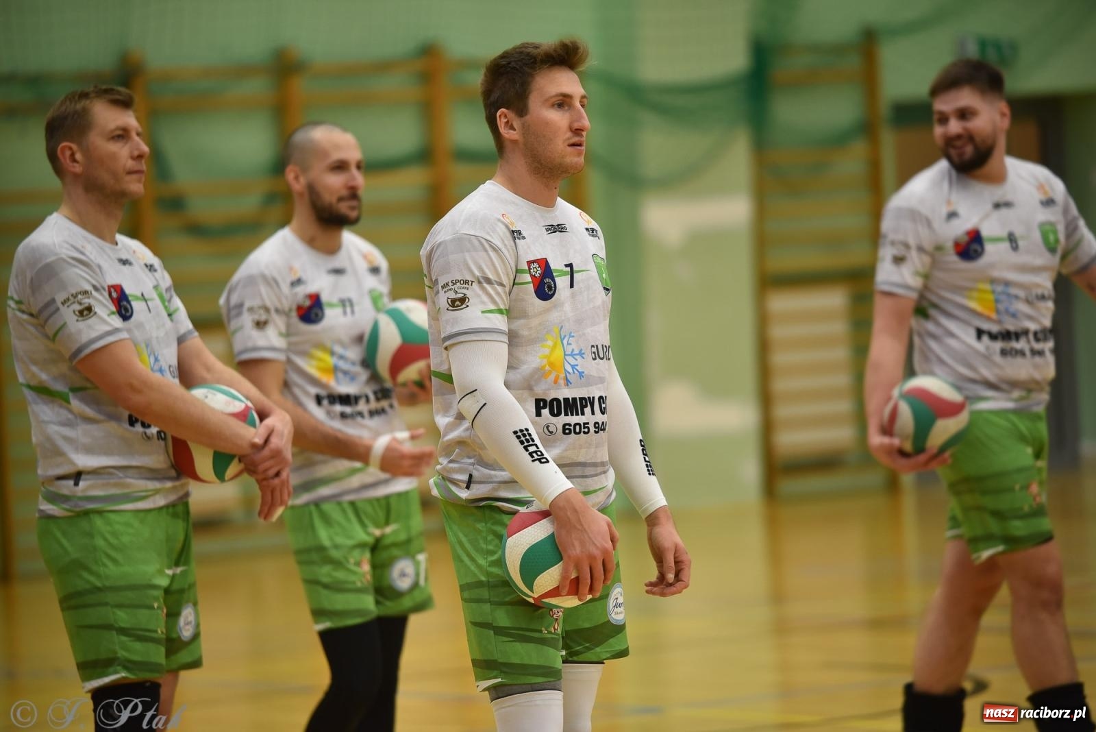 Zdjęcie w galerii na portalu naszraciborz.pl: Siatkarska remontada w hali OSiR. KS Racibórz odwrócił losy meczu z Olimpią Włodowice [FOTO i WIDEO] wiadomości z regionu