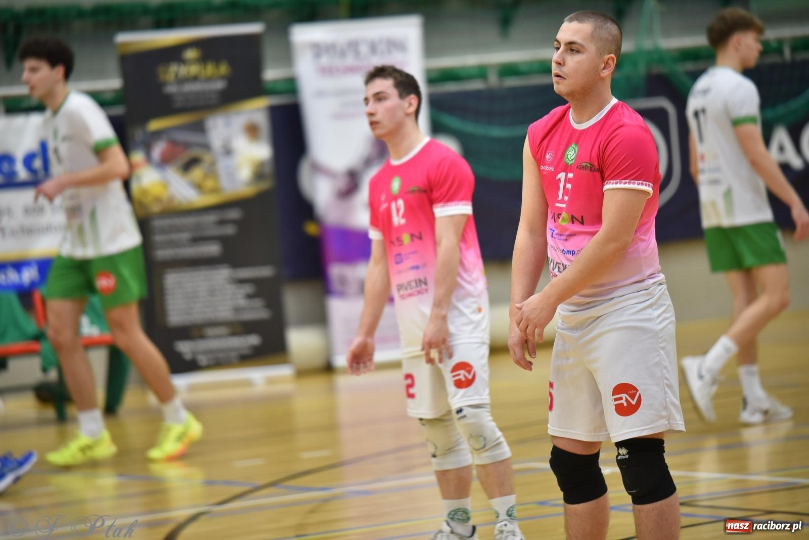 Zdjęcie w galerii na portalu naszraciborz.pl: Siatkarska remontada w hali OSiR. KS Racibórz odwrócił losy meczu z Olimpią Włodowice [FOTO i WIDEO] wiadomości z regionu