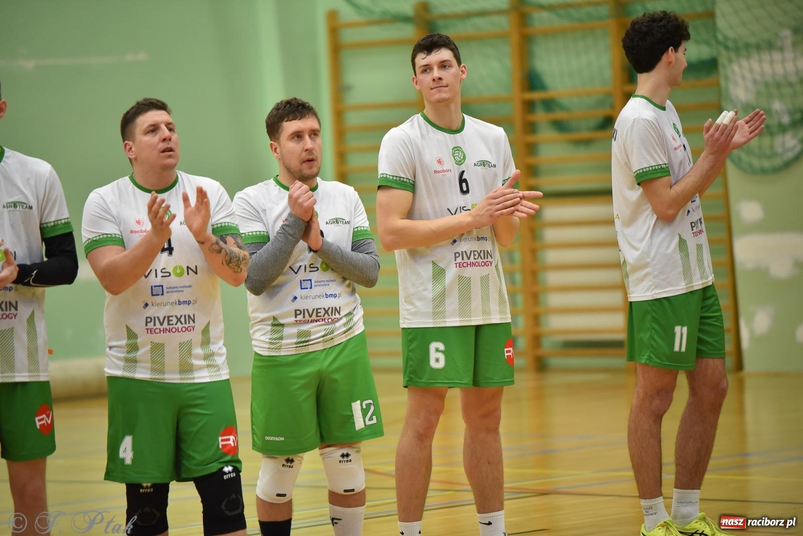 Zdjęcie w galerii na portalu naszraciborz.pl: Siatkarska remontada w hali OSiR. KS Racibórz odwrócił losy meczu z Olimpią Włodowice [FOTO i WIDEO] wiadomości z regionu