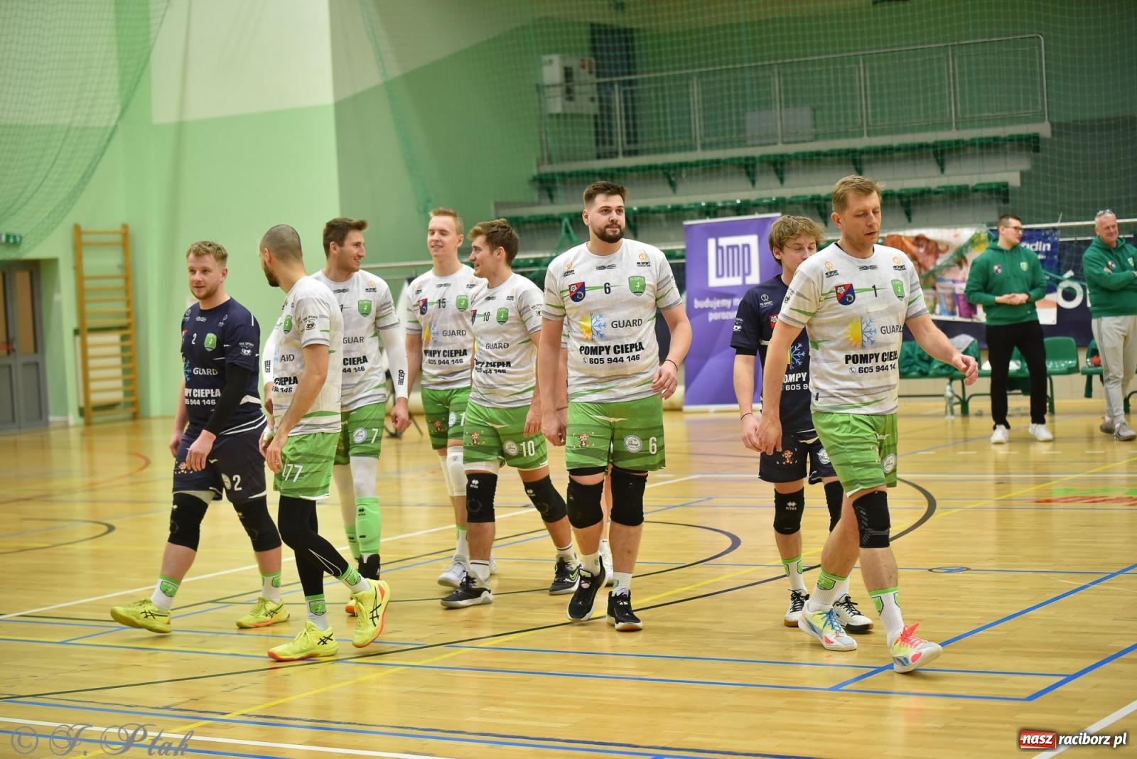 Zdjęcie w galerii na portalu naszraciborz.pl: Siatkarska remontada w hali OSiR. KS Racibórz odwrócił losy meczu z Olimpią Włodowice [FOTO i WIDEO] wiadomości z regionu