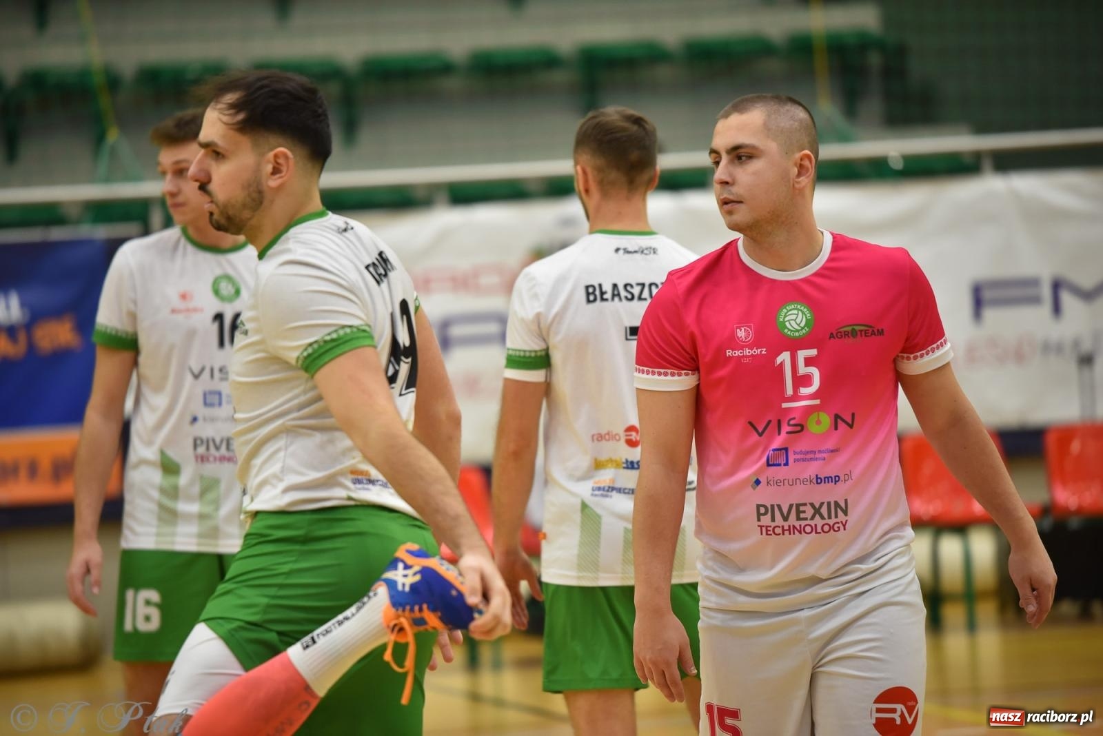 Zdjęcie w galerii na portalu naszraciborz.pl: Siatkarska remontada w hali OSiR. KS Racibórz odwrócił losy meczu z Olimpią Włodowice [FOTO i WIDEO] wiadomości z regionu