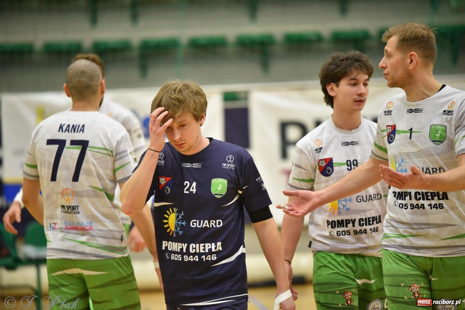 Zdjęcie w galerii na portalu naszraciborz.pl: Siatkarska remontada w hali OSiR. KS Racibórz odwrócił losy meczu z Olimpią Włodowice [FOTO i WIDEO] wiadomości z regionu