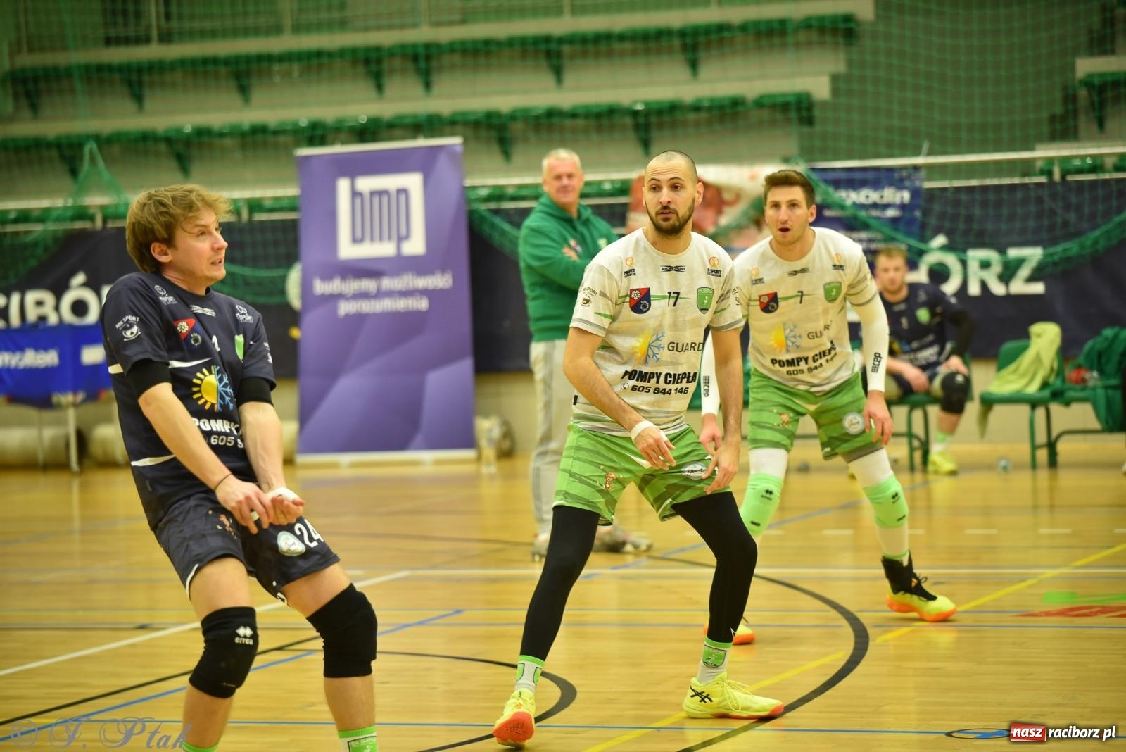 Zdjęcie w galerii na portalu naszraciborz.pl: Siatkarska remontada w hali OSiR. KS Racibórz odwrócił losy meczu z Olimpią Włodowice [FOTO i WIDEO] wiadomości z regionu