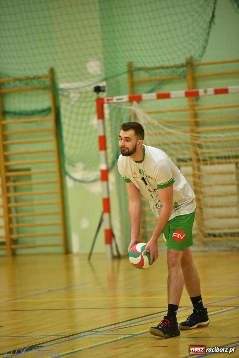 Zdjęcie w galerii na portalu naszraciborz.pl: Siatkarska remontada w hali OSiR. KS Racibórz odwrócił losy meczu z Olimpią Włodowice [FOTO i WIDEO] wiadomości z regionu
