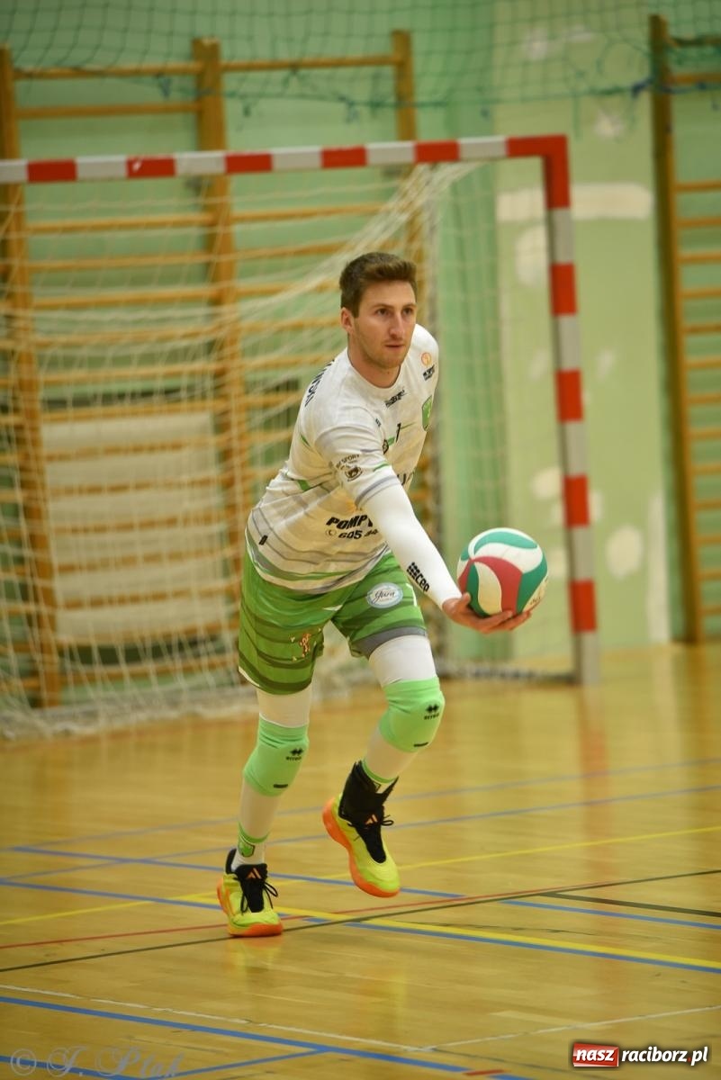 Zdjęcie w galerii na portalu naszraciborz.pl: Siatkarska remontada w hali OSiR. KS Racibórz odwrócił losy meczu z Olimpią Włodowice [FOTO i WIDEO] wiadomości z regionu