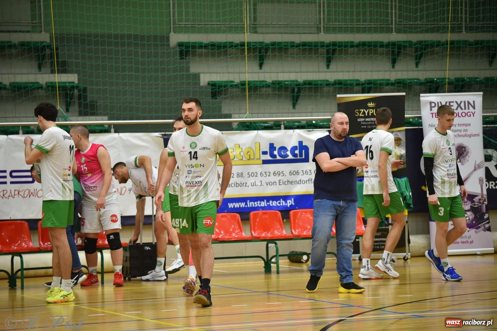 Zdjęcie w galerii na portalu naszraciborz.pl: Siatkarska remontada w hali OSiR. KS Racibórz odwrócił losy meczu z Olimpią Włodowice [FOTO i WIDEO] wiadomości z regionu