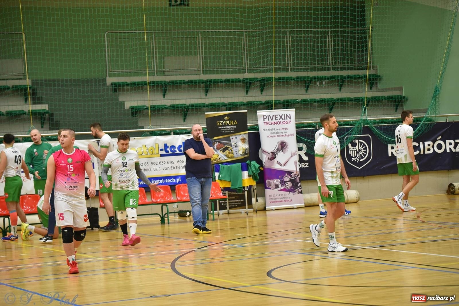 Zdjęcie w galerii na portalu naszraciborz.pl: Siatkarska remontada w hali OSiR. KS Racibórz odwrócił losy meczu z Olimpią Włodowice [FOTO i WIDEO] wiadomości z regionu