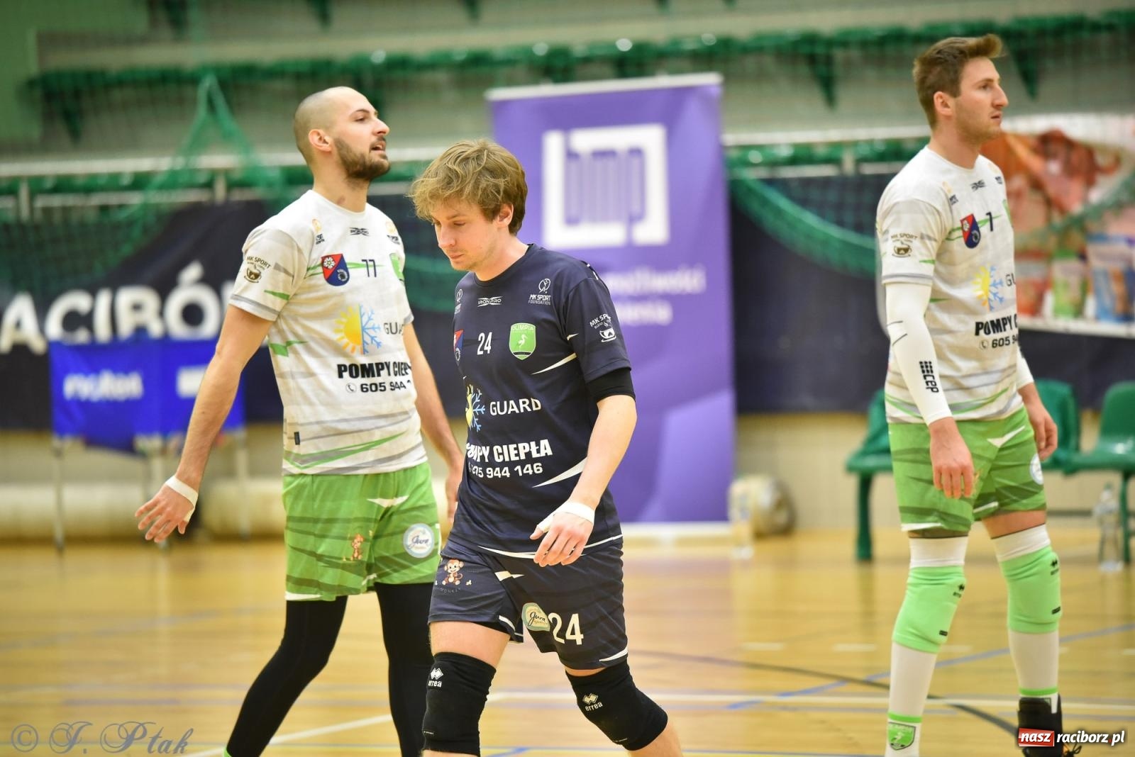 Zdjęcie w galerii na portalu naszraciborz.pl: Siatkarska remontada w hali OSiR. KS Racibórz odwrócił losy meczu z Olimpią Włodowice [FOTO i WIDEO] wiadomości z regionu