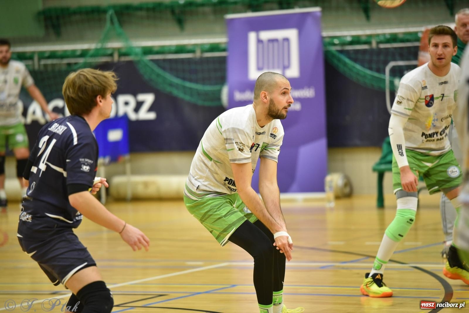 Zdjęcie w galerii na portalu naszraciborz.pl: Siatkarska remontada w hali OSiR. KS Racibórz odwrócił losy meczu z Olimpią Włodowice [FOTO i WIDEO] wiadomości z regionu