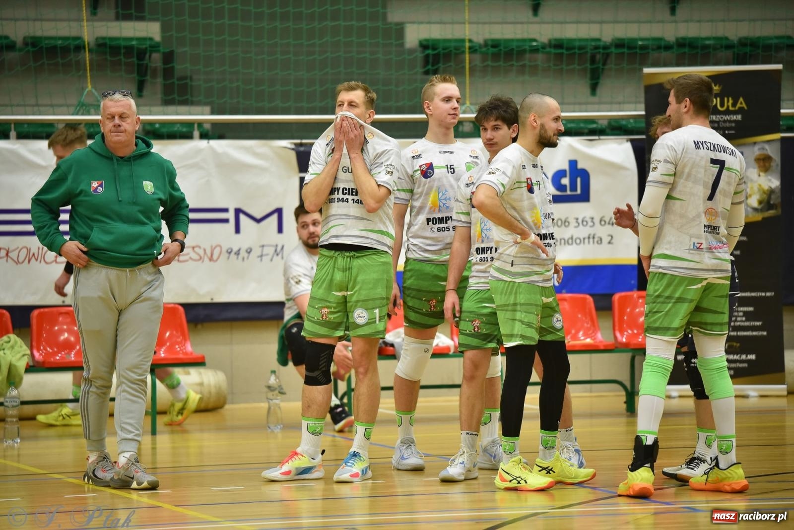 Zdjęcie w galerii na portalu naszraciborz.pl: Siatkarska remontada w hali OSiR. KS Racibórz odwrócił losy meczu z Olimpią Włodowice [FOTO i WIDEO] wiadomości z regionu