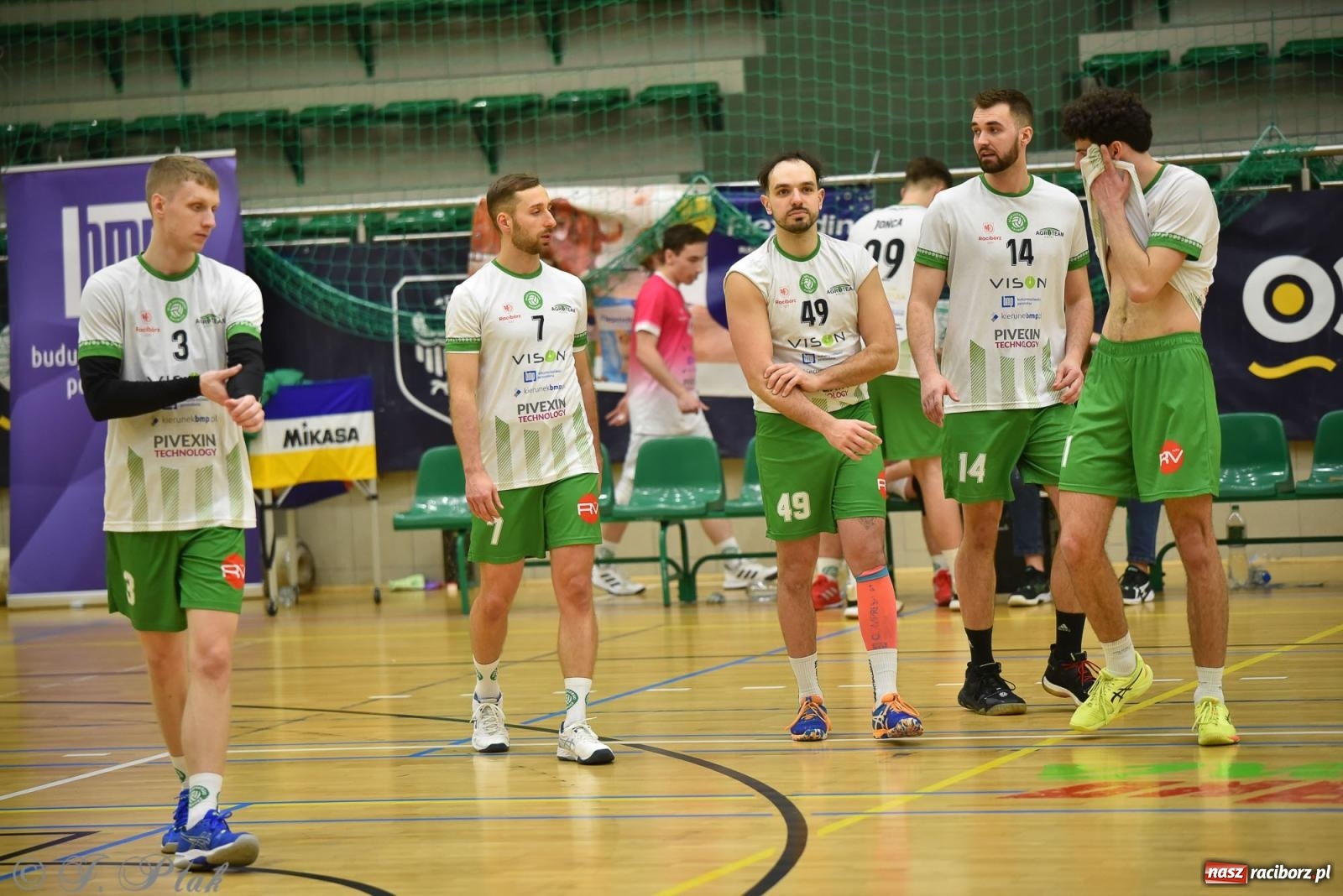 Zdjęcie w galerii na portalu naszraciborz.pl: Siatkarska remontada w hali OSiR. KS Racibórz odwrócił losy meczu z Olimpią Włodowice [FOTO i WIDEO] wiadomości z regionu