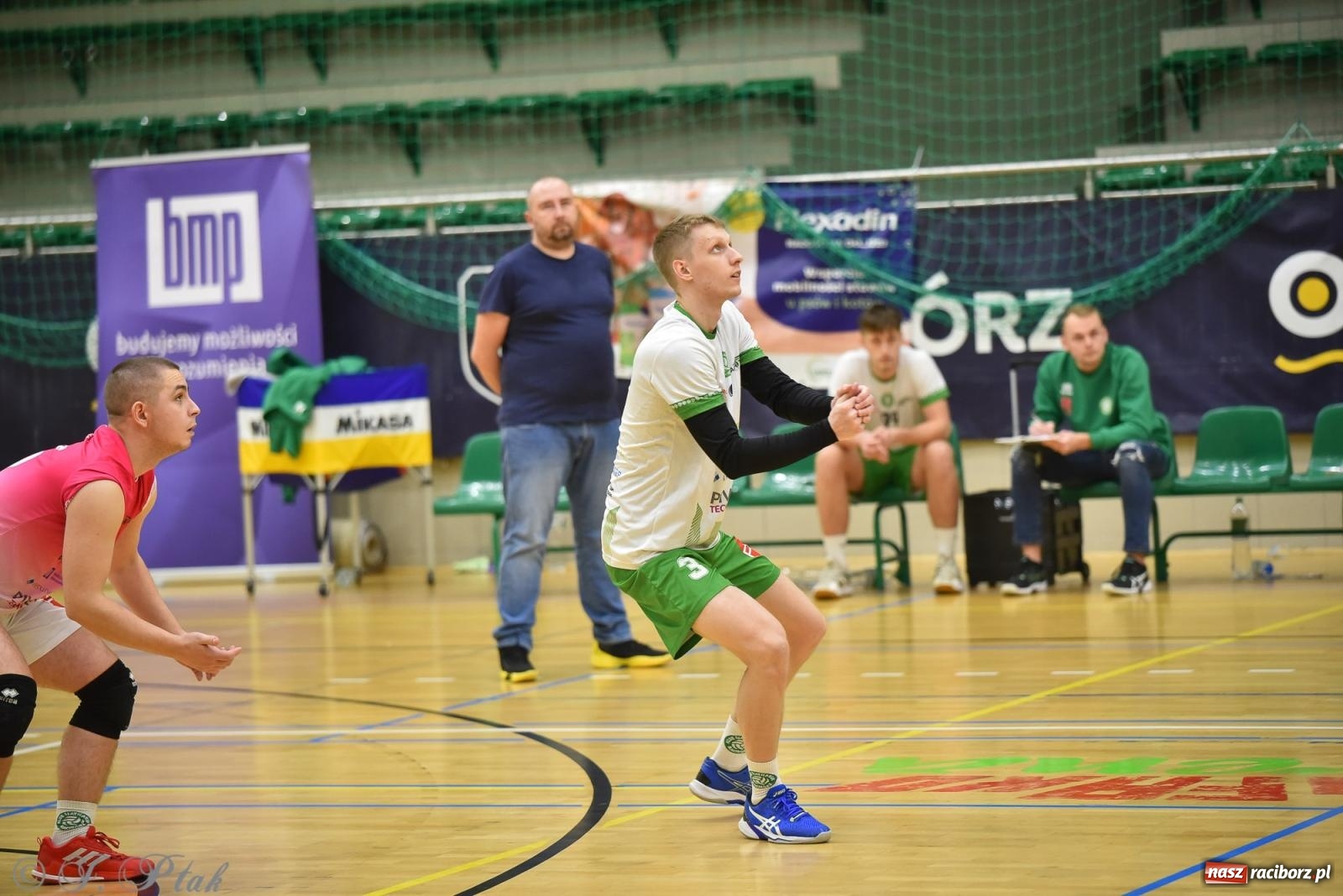 Zdjęcie w galerii na portalu naszraciborz.pl: Siatkarska remontada w hali OSiR. KS Racibórz odwrócił losy meczu z Olimpią Włodowice [FOTO i WIDEO] wiadomości z regionu