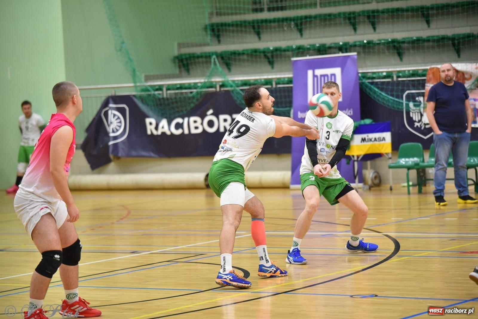 Zdjęcie w galerii na portalu naszraciborz.pl: Siatkarska remontada w hali OSiR. KS Racibórz odwrócił losy meczu z Olimpią Włodowice [FOTO i WIDEO] wiadomości z regionu