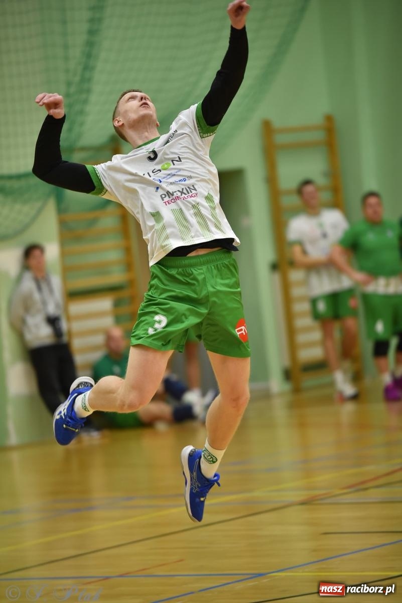 Zdjęcie w galerii na portalu naszraciborz.pl: Siatkarska remontada w hali OSiR. KS Racibórz odwrócił losy meczu z Olimpią Włodowice [FOTO i WIDEO] wiadomości z regionu