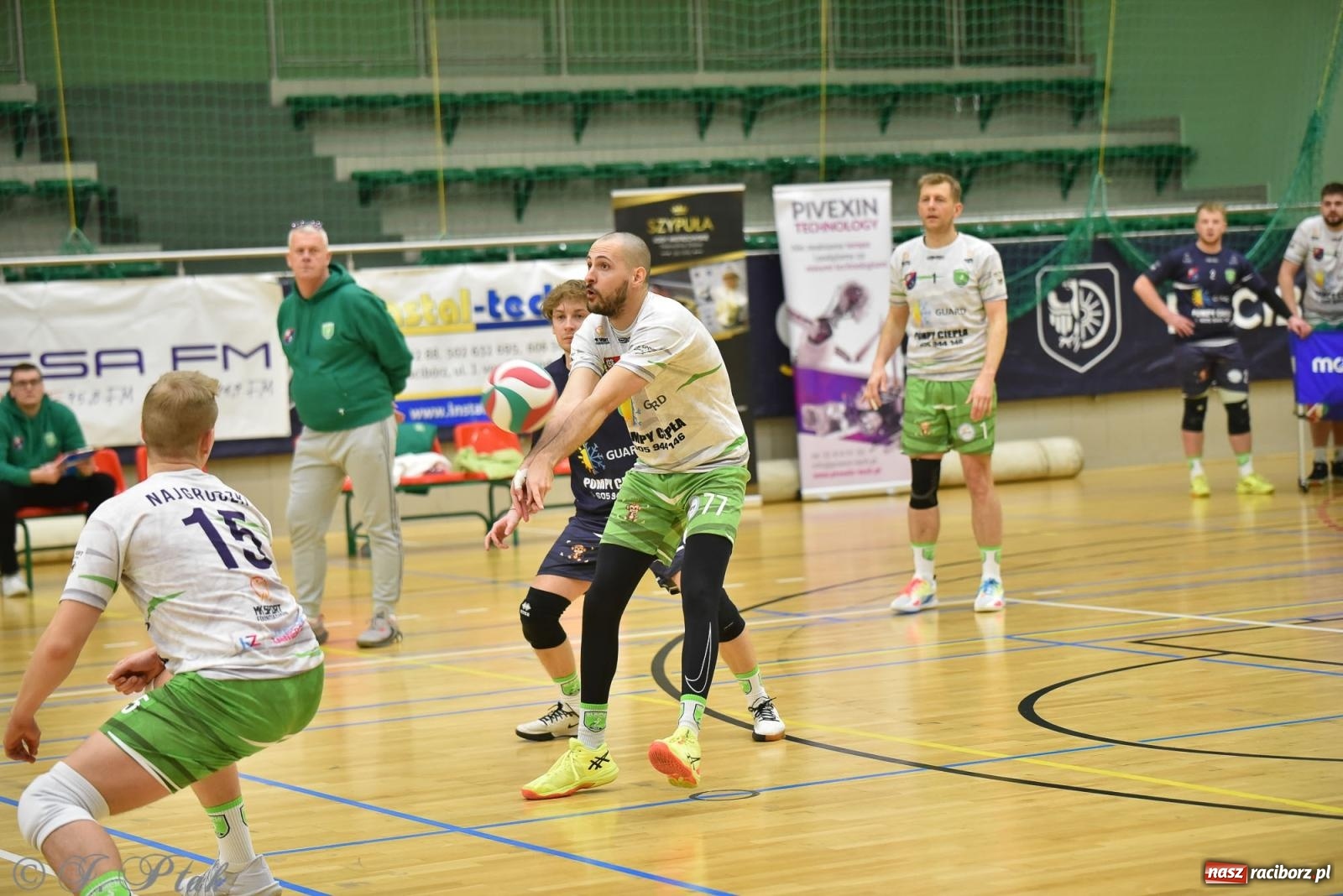 Zdjęcie w galerii na portalu naszraciborz.pl: Siatkarska remontada w hali OSiR. KS Racibórz odwrócił losy meczu z Olimpią Włodowice [FOTO i WIDEO] wiadomości z regionu