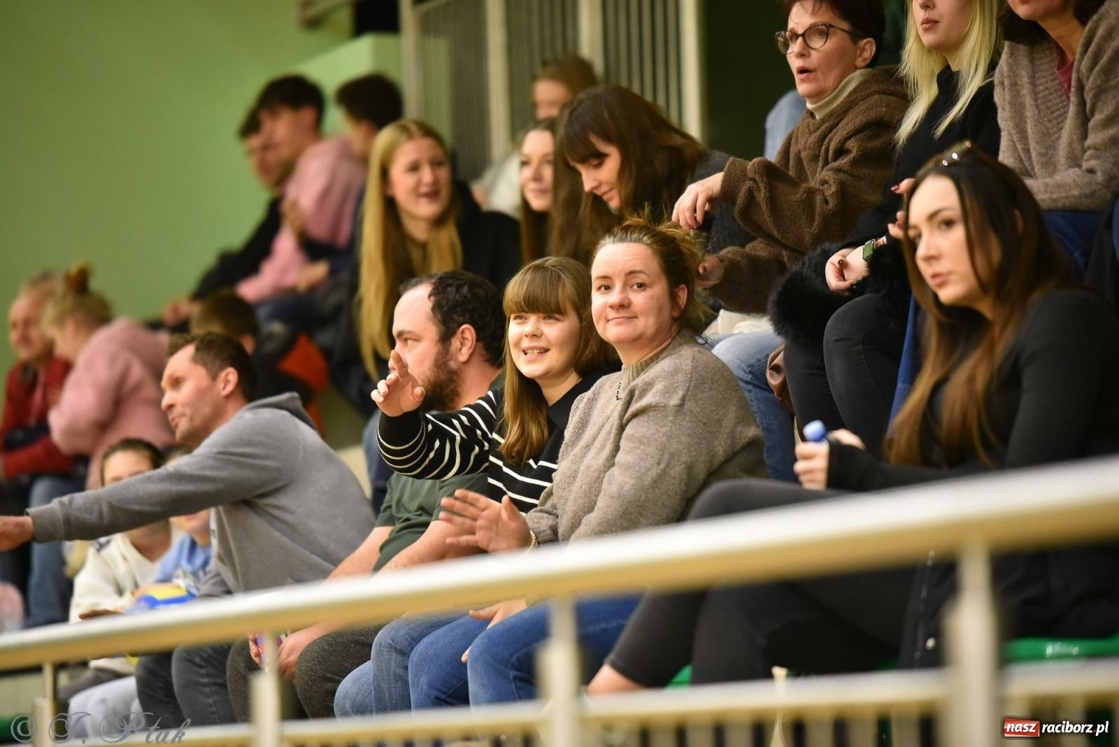 Zdjęcie w galerii na portalu naszraciborz.pl: Siatkarska remontada w hali OSiR. KS Racibórz odwrócił losy meczu z Olimpią Włodowice [FOTO i WIDEO] wiadomości z regionu