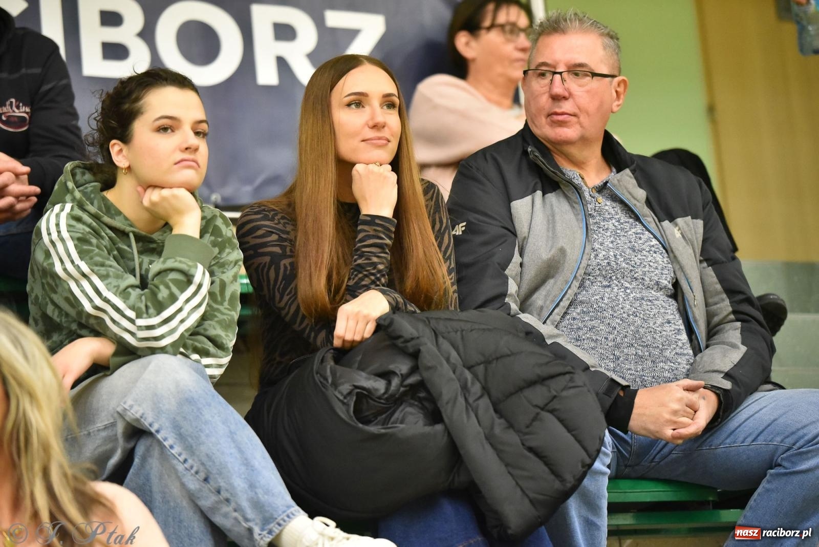 Zdjęcie w galerii na portalu naszraciborz.pl: Siatkarska remontada w hali OSiR. KS Racibórz odwrócił losy meczu z Olimpią Włodowice [FOTO i WIDEO] wiadomości z regionu