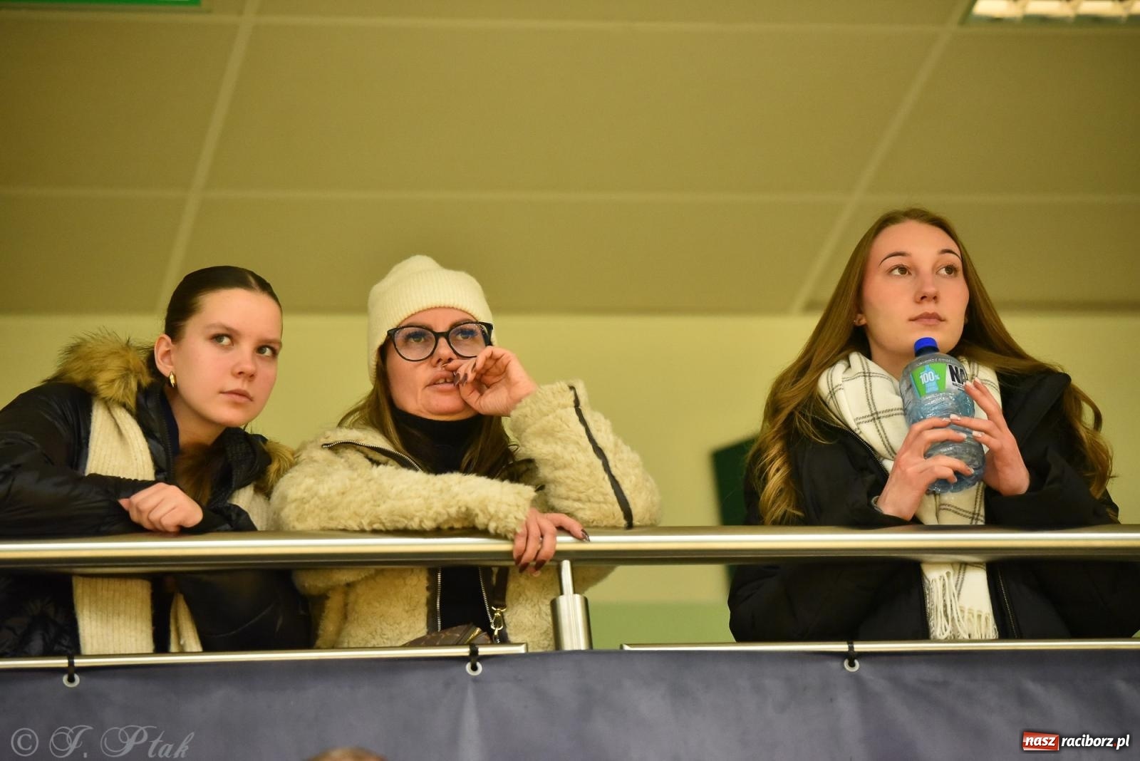 Zdjęcie w galerii na portalu naszraciborz.pl: Siatkarska remontada w hali OSiR. KS Racibórz odwrócił losy meczu z Olimpią Włodowice [FOTO i WIDEO] wiadomości z regionu