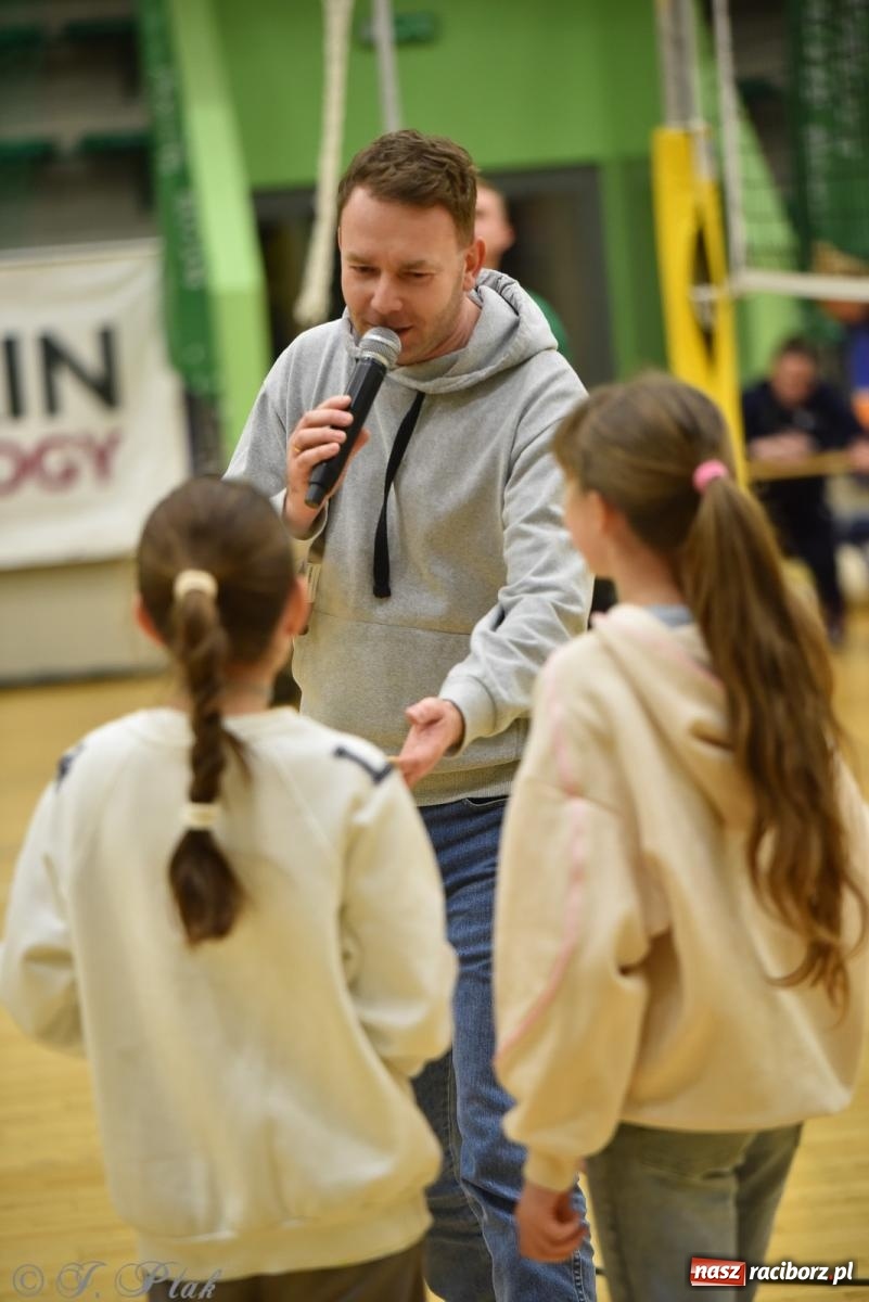 Zdjęcie w galerii na portalu naszraciborz.pl: Siatkarska remontada w hali OSiR. KS Racibórz odwrócił losy meczu z Olimpią Włodowice [FOTO i WIDEO] wiadomości z regionu