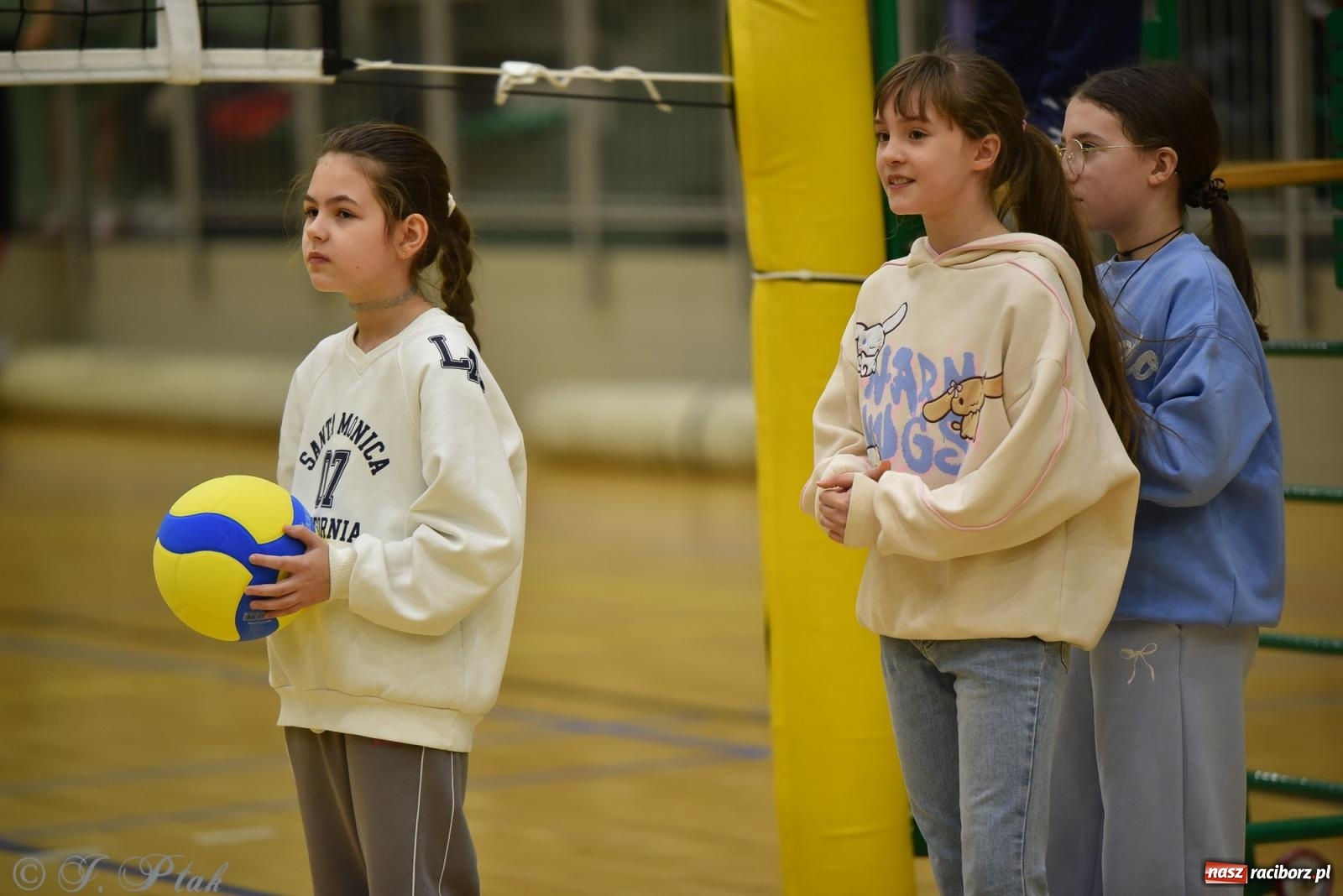 Zdjęcie w galerii na portalu naszraciborz.pl: Siatkarska remontada w hali OSiR. KS Racibórz odwrócił losy meczu z Olimpią Włodowice [FOTO i WIDEO] wiadomości z regionu