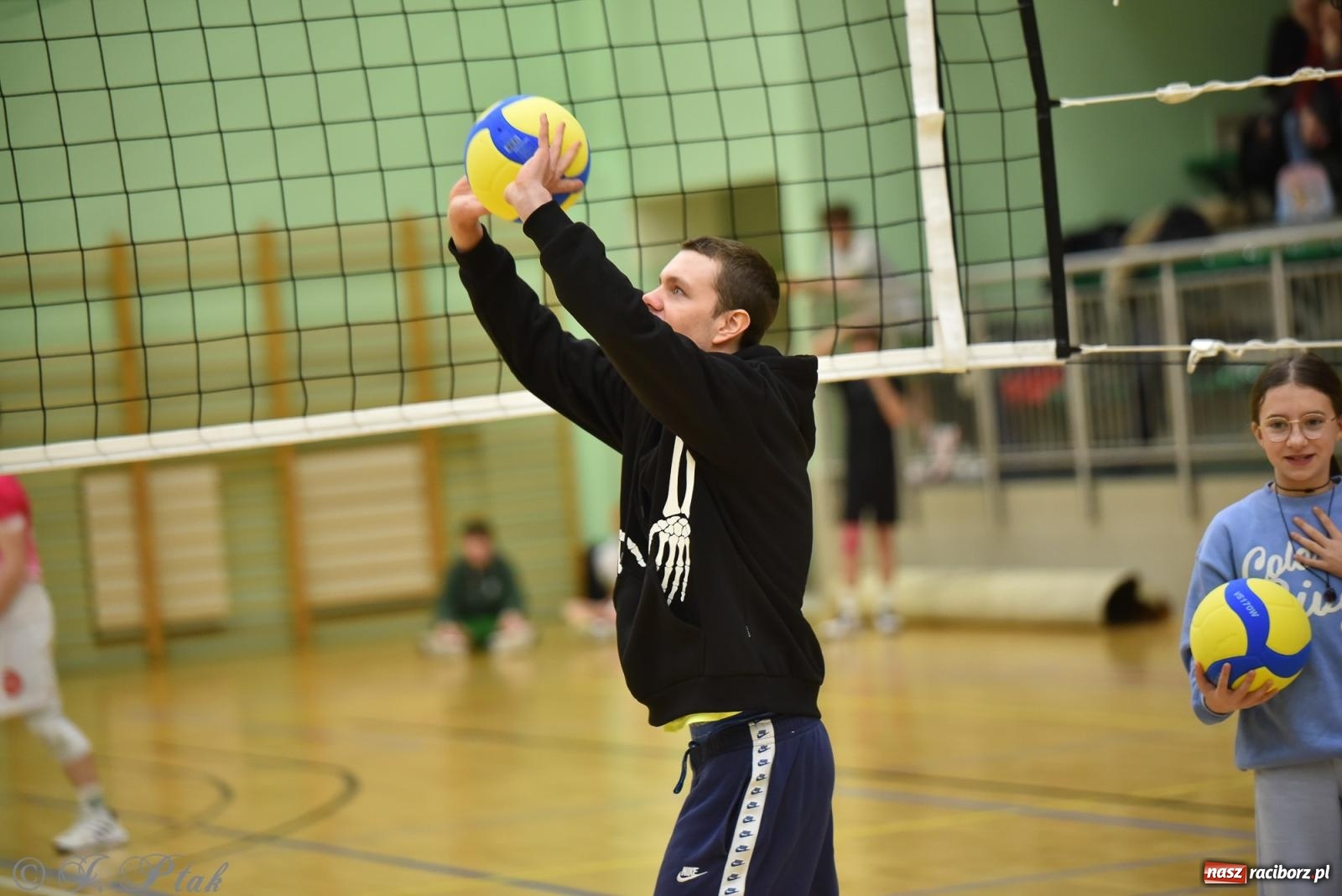 Zdjęcie w galerii na portalu naszraciborz.pl: Siatkarska remontada w hali OSiR. KS Racibórz odwrócił losy meczu z Olimpią Włodowice [FOTO i WIDEO] wiadomości z regionu