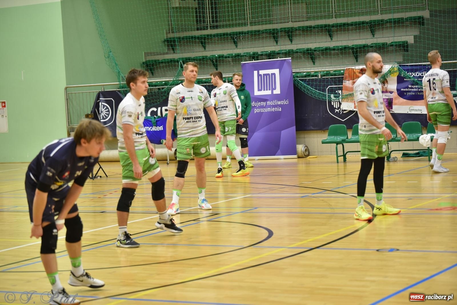 Zdjęcie w galerii na portalu naszraciborz.pl: Siatkarska remontada w hali OSiR. KS Racibórz odwrócił losy meczu z Olimpią Włodowice [FOTO i WIDEO] wiadomości z regionu