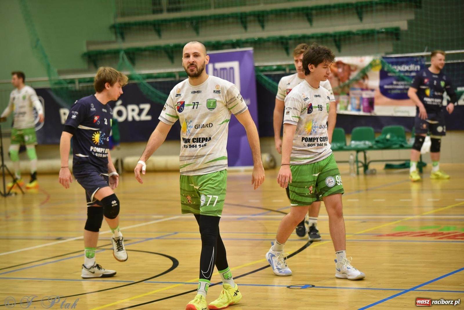 Zdjęcie w galerii na portalu naszraciborz.pl: Siatkarska remontada w hali OSiR. KS Racibórz odwrócił losy meczu z Olimpią Włodowice [FOTO i WIDEO] wiadomości z regionu