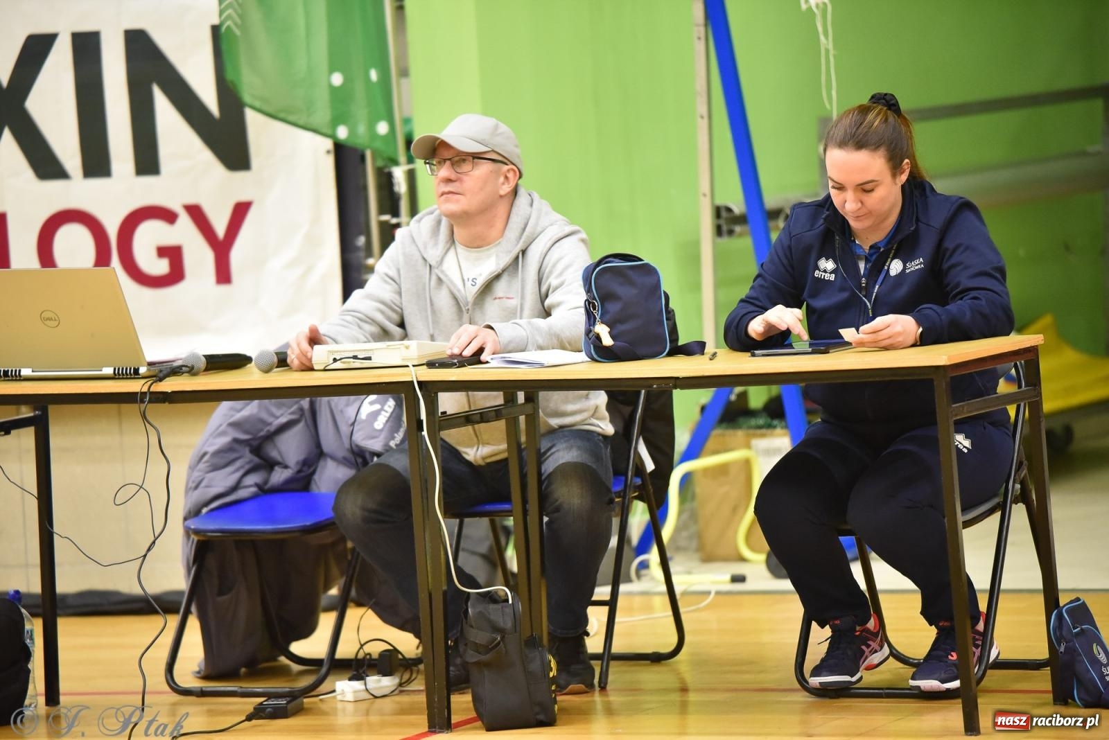 Zdjęcie w galerii na portalu naszraciborz.pl: Siatkarska remontada w hali OSiR. KS Racibórz odwrócił losy meczu z Olimpią Włodowice [FOTO i WIDEO] wiadomości z regionu