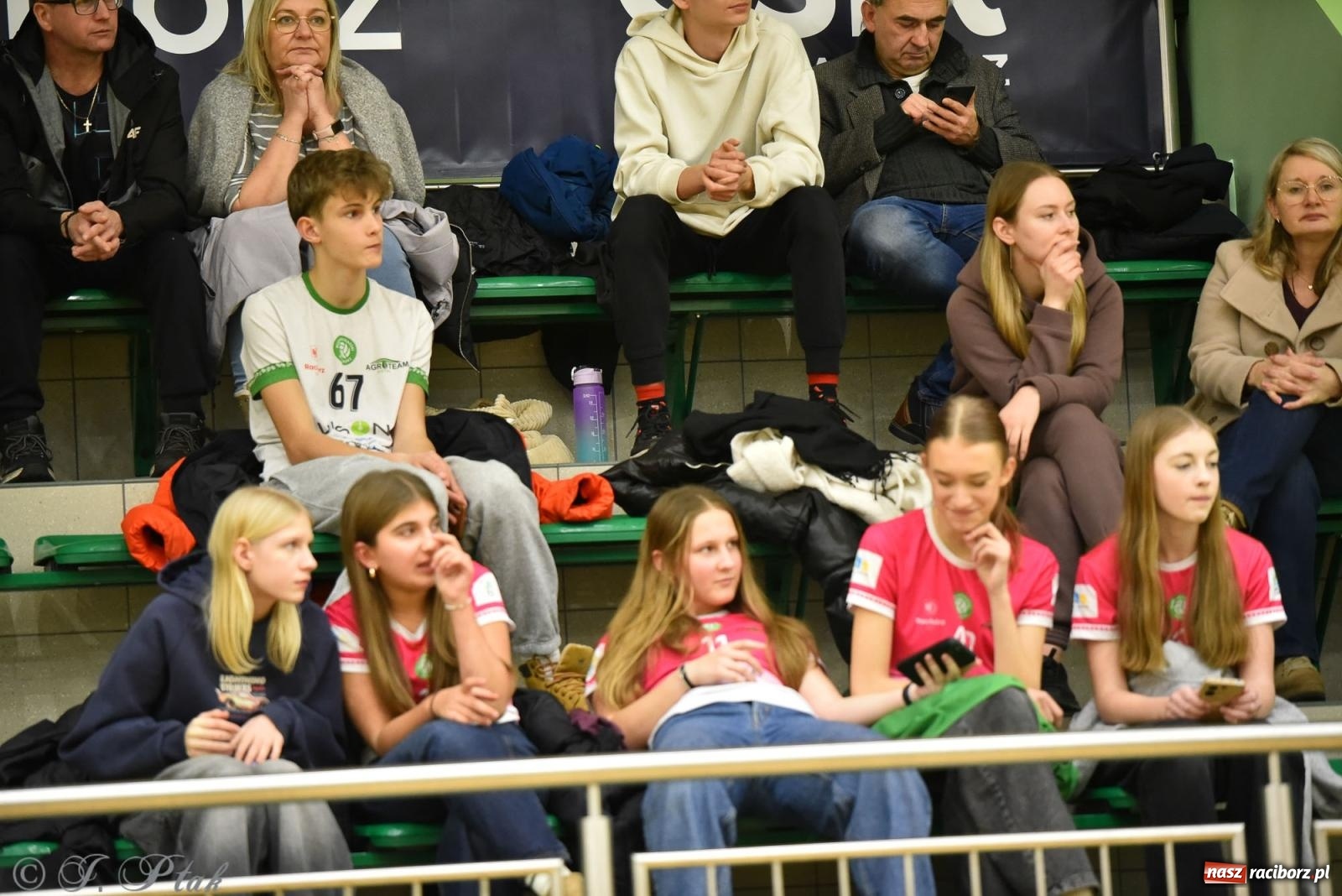 Zdjęcie w galerii na portalu naszraciborz.pl: Siatkarska remontada w hali OSiR. KS Racibórz odwrócił losy meczu z Olimpią Włodowice [FOTO i WIDEO] wiadomości z regionu