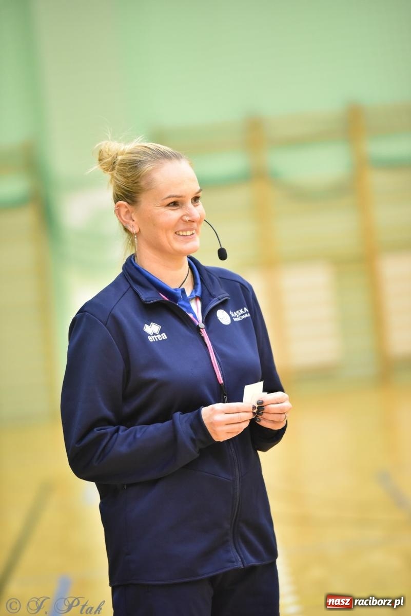 Zdjęcie w galerii na portalu naszraciborz.pl: Siatkarska remontada w hali OSiR. KS Racibórz odwrócił losy meczu z Olimpią Włodowice [FOTO i WIDEO] wiadomości z regionu